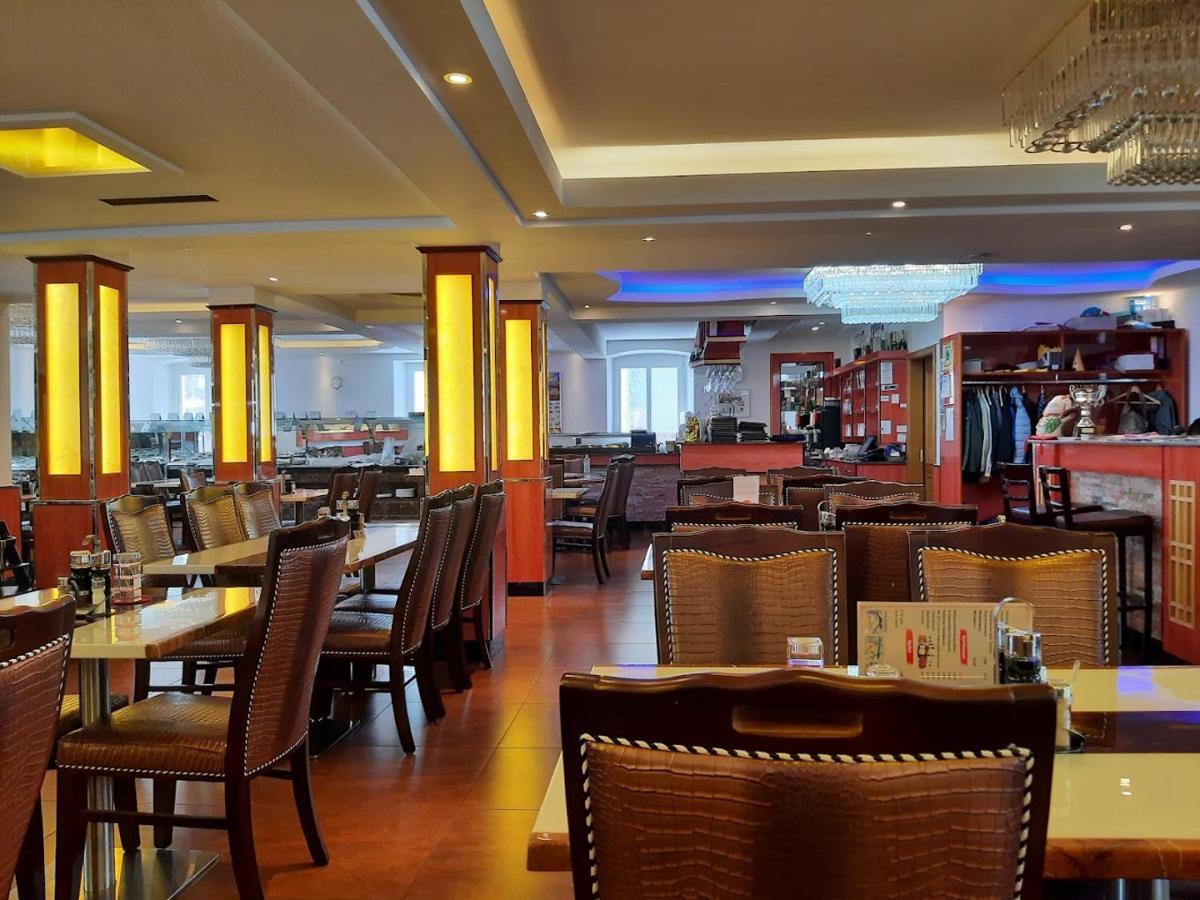 Hotel Hanoi Волфах Екстериор снимка